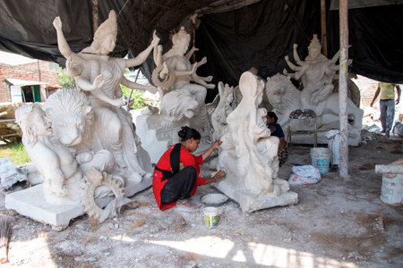 AMRAVATI, MAHARASHTRA, INDIA - 1 OCTOBER 2018: An unidentified artist making and giving finishing touches on sculptures of goddess Durga. The idols are made for the Hindu festival of Dasara & Navratriのeditorial素材