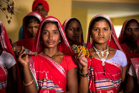 AMRAVATI, MAHARASHTRA, INDIA - AUGUST 9: Unidentified group of Korku tribe celebrating world tribal day by performing a dance on traditional music, Korku tribe found in Madhya Pradesh and Maharashtra, Indiaのeditorial素材
