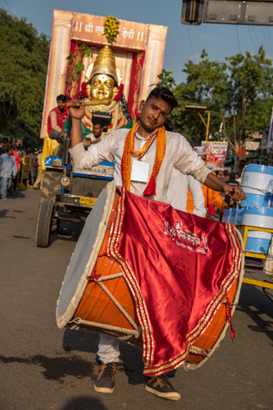 AMRAVATI, MAHARASHTRA, INDIA - 27 SEPTEMBER 2018: Crowd of unidentified people beating traditional drums in front of idol of the Goddess Ekvira during Ganesh Chaturthi festival.のeditorial素材