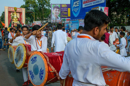AMRAVATI, MAHARASHTRA, INDIA - 27 SEPTEMBER 2018: Crowd of unidentified people beating traditional drums in front of idol of the Goddess Ekvira during Ganesh Chaturthi festival.のeditorial素材