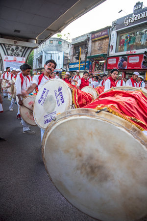 AMRAVATI, MAHARASHTRA, INDIA - SEPTEMBER 05: Lord Ganesha procession for Ganesh Chaturthi, people celebrating Ganesh Chaturthi with music and drums on September 05, 2016 in Maharashtra, India.のeditorial素材