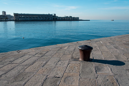 Strolling on the banks and in the streets of Trieste