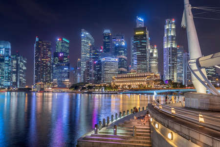 Singapore April 02, 2018: View of the Singapore skyline during the evening moodのeditorial素材