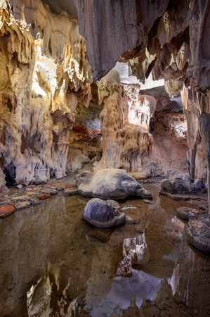 The Trinh Nu Cave is an important archaeological relic in Halong Bay. In 2000, archaeologists discovered remains of prehistoric inhabitants of the Halong cultureの写真素材