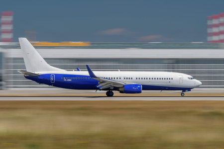 Munich, Germany - June 29. 2023 : Hello Jets Boeing 737-8FH with the aircraft registration YR-BMQ during landing to the southern runway 26L of the Munich Airport MUC EDDMのeditorial素材