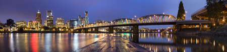 View of Portland, Oregon overlooking the willamette river.の写真素材