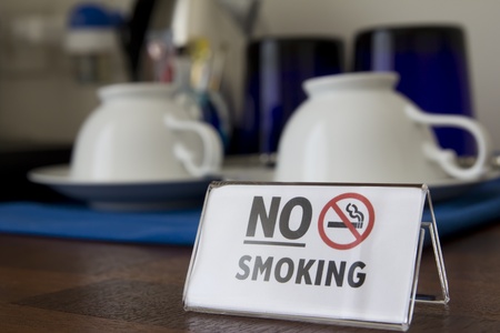 No smoking sign on cafe tableの写真素材