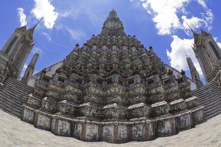 Wat Arun (Temple of Dawn) With Blue Sky Background, Fish Eye effectの写真素材