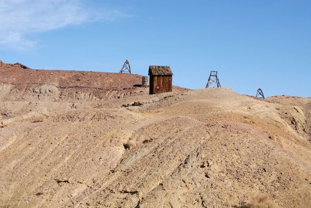 Mine shack and scaffolding, California ghost townの写真素材