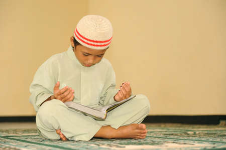 Muslim Child Reading Qur'an の写真素材