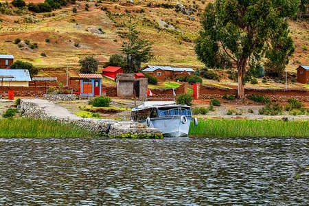view of the island of Taquile on Lake Titicaca - Peruのeditorial素材