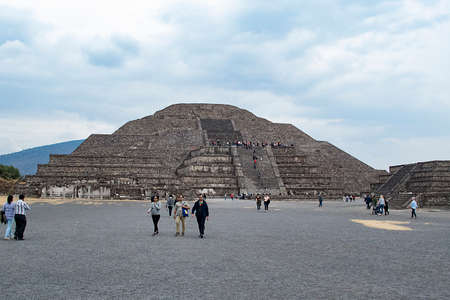 Pyramid of the Moon 6 - Teotihuacanのeditorial素材