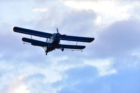 Utility plane
It is a biplane used mainly as a utility aircraft in agriculture for spreading agricultural fertilizers or pesticides from low altitude and to launch sports parachutists.のeditorial素材