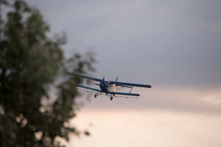 Utility plane
It is a biplane used mainly as a utility aircraft in agriculture for spreading agricultural fertilizers or pesticides from low altitude and to launch sports parachutists.のeditorial素材