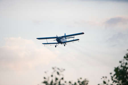 Utility plane
It is a biplane used mainly as a utility aircraft in agriculture for spreading agricultural fertilizers or pesticides from low altitude and to launch sports parachutists.のeditorial素材