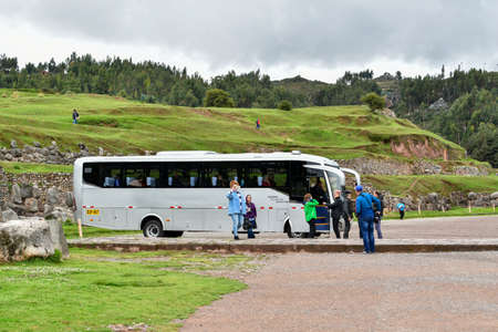 tourists toSacsayhuaman
Legend has it thatPachacuti calledCuzco theLionCity.The tail is where the two rivers join and flow through the city,the body isthe central square,andthe head is theSacsayhuamanのeditorial素材