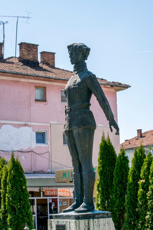Statue of a man in the center of Tuscany, Italyの写真素材