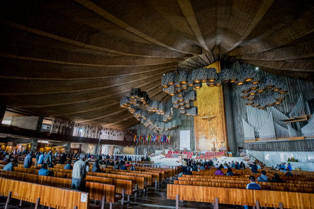 Unidentified people praying in the Cathedral of Mexico Cityの写真素材