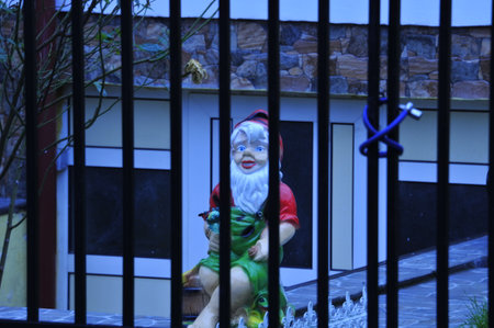 Sculpture of Santa Claus in front of the entrance to a houseの写真素材