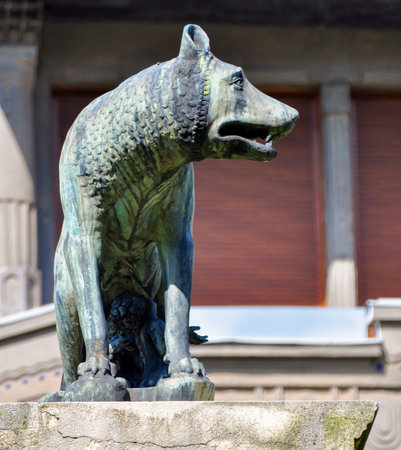 Statue of a bear in the city of Bologna, Italyの写真素材