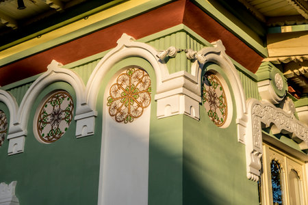 Architectural detail of a building in TÃ¢rgu Jiuの写真素材