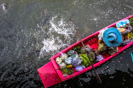 Woman Seen on a Boat at a Morning Floating Market Tha Na Market in Nakhonpathom Thailandのeditorial素材