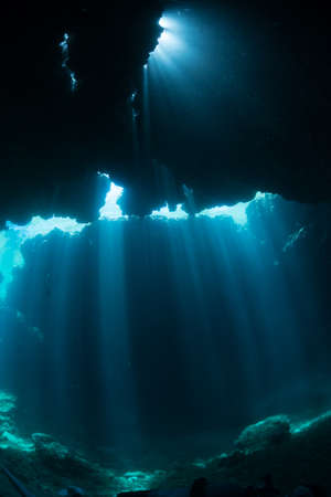 Rays of sunlight into the underwater caveの写真素材