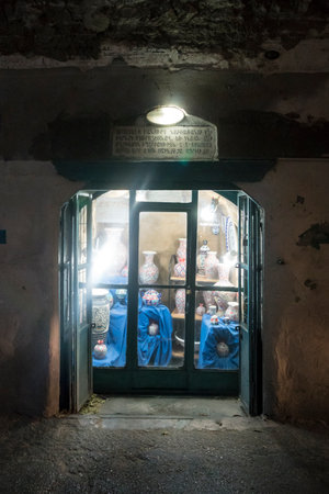 JERUSALEM, ISRAEL. 24 October 2018: Gift shop window, Armenian Orthodox Patriarchate st. in Armenian Quarter, Old City of Jerusalemのeditorial素材