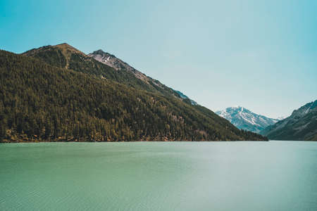 Bright evening. Lake kucherlinskoe. Calmness, serenity. Altai Mountains, Siberia. Russia. blue clear water in the mountain lake. Wildlife of the taiga.の写真素材