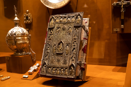 December 21, 2021. Moscow. Russia: Various collections exhibits from the history of Russia in the museum armory of the Moscow Kremlin. monomakh's hatのeditorial素材