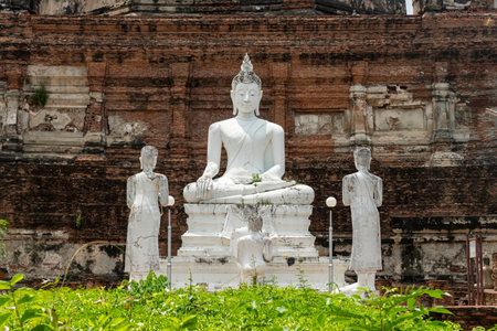 Monuments of buddha, Ancient temple Ayudhaya-Wat Yai Chai Mongkol at thailand. white buddha statueの写真素材