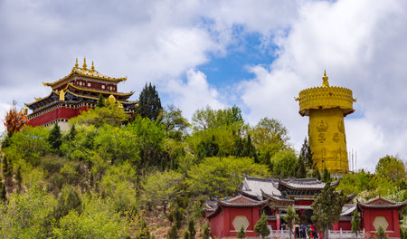 Giant tibetan prayer wheel and Zhongdian temple in Shangri-la - Yunnan province, China. World biggest prayer wheel.のeditorial素材
