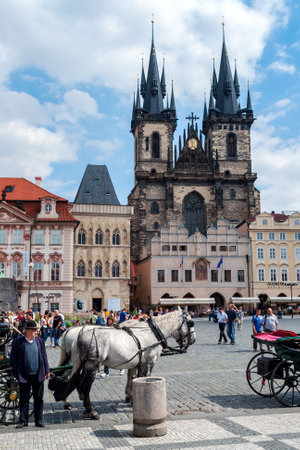 Prague, Czech Republic - August 26 2008: Horse drawn carriage waiting for tourists at Old Town Square with Church of Our Lady before Tyn in Backgroundのeditorial素材