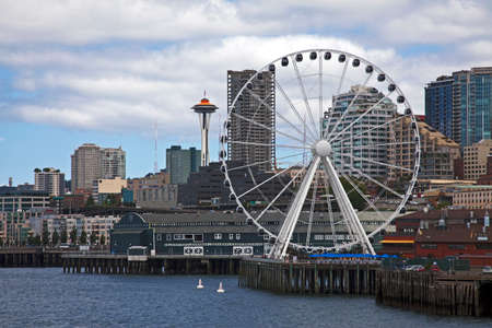 Great Wheel & Space Needle, Seattle, USAのeditorial素材