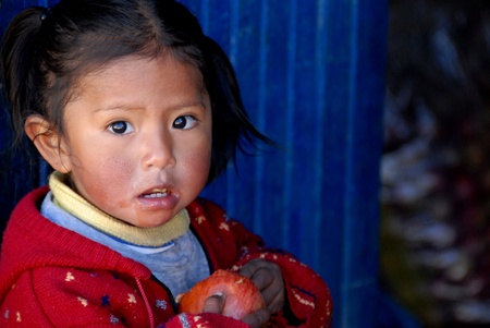 La Paz, Bolivia in September 2009: a sweet little girl with an apple in handのeditorial素材