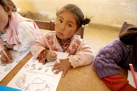 Lima, Peru â August 22, 2007 : Peruvian schoolchildren of elementary draw sitting in the classroom at a school in Limaのeditorial素材