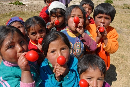 Lima, Peru â August 21, 2007: group of Peruvian children playing at recess with red balloons in the courtyard of the elementary school in Limaのeditorial素材