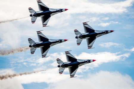 San Antonio, Texas - October, 31: United States Air Force F-16 Thunderbirds Flying Overheadのeditorial素材