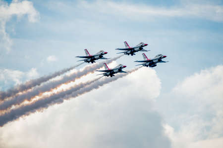 San Antonio, Texas - October, 31: United States Air Force F-16 Thunderbirds approaching in Diamond Formationのeditorial素材