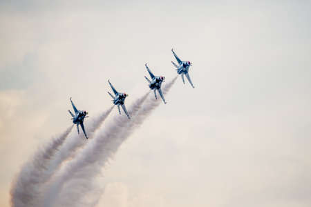 San Antonio, Texas - October, 31: United States Air Force F-16 Thunderbirds taking in formationのeditorial素材