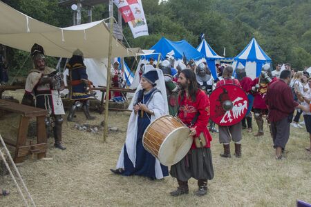 people dressed in medieval clothes, buhurt, battle of nations