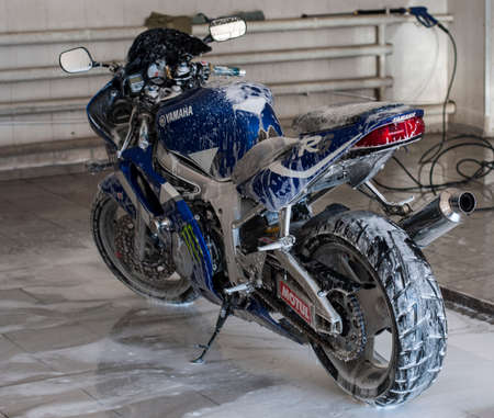 washing motorcycle Yamaha R6