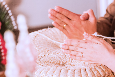 According to the customs of Thailand must rest on a pillow to tie the wrists from the guest.の写真素材