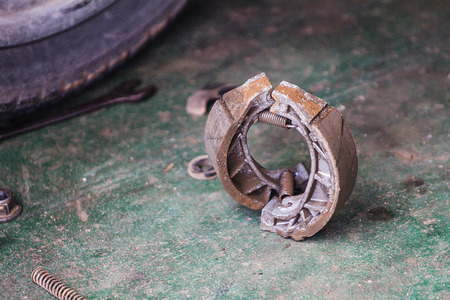 Drum brake is switched off and then remove the old into the new.の写真素材