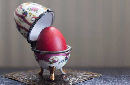 red Easter egg in a porcelain boxの写真素材