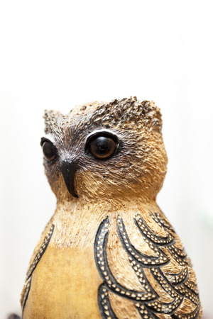 a wooden sculpture of an owl close upの写真素材