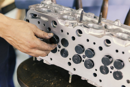 cylinder head and valve, close up