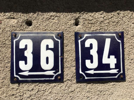 Road sign prohibited from stopping a warning to pop the tiresの素材