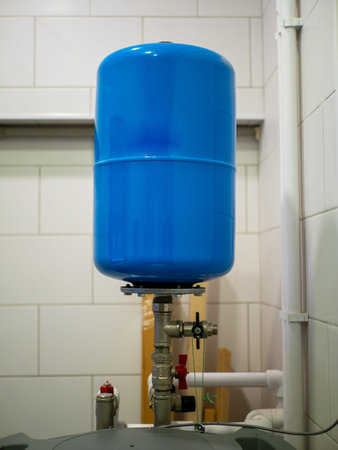 An expansion tank or vertical hydraulic accumulator is designed to maintain constant pressure.