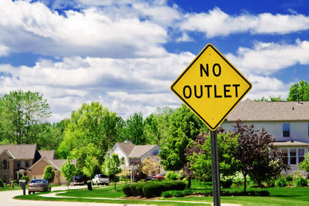 A no oulet sign at the entrance to a beautiful suburban neighborhood.の写真素材